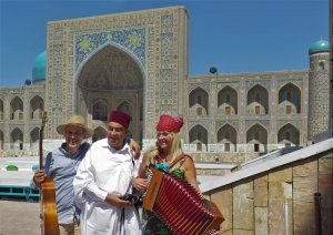 20150826-10de-Shark-Taronalari-festival-Samarqand-Uzbekistan-Hilde-Frateur-en-trio-HoP-Hot-on-teh-planet-2