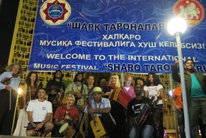 20150826-10de-Shark-Taronalari-festival-Samarqand-Uzbekistan-Hilde-Frateur-en-trio-HoP-Hot-on-teh-planet-3