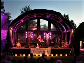 Hilde-Frateur-zingt-Lied-voor-eeuwig-rustende-Levensloop-Nijlen-2019