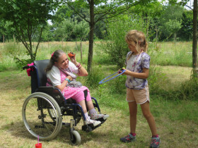 202207-marthe-helpt-Rosy-H-bij-het-circuskamp-in-het-netepaleis-1