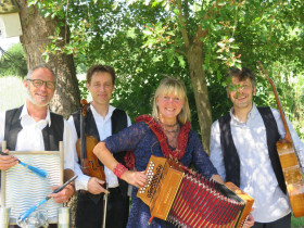 1-HILDE-FRATEUR-EN-TRIO-HOP-JUNE-2015-13