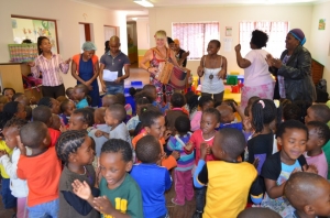 0007-Zuid-Afrika-Hilde-zingt-in-Weeshuis-Johannesburg-en-bij-Sprinkle-house-1