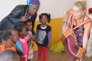 Zuid-Afrika-Hilde-zingt-in-Weeshuis-Johannesburg-en-bij-Sprinkle-house-3